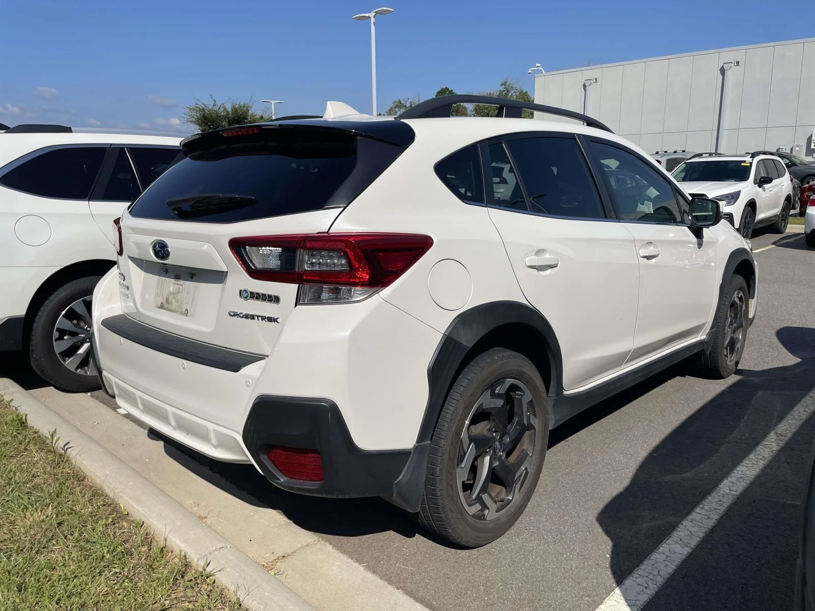 Used 2021 Crystal White Pearl Subaru Limited image 4