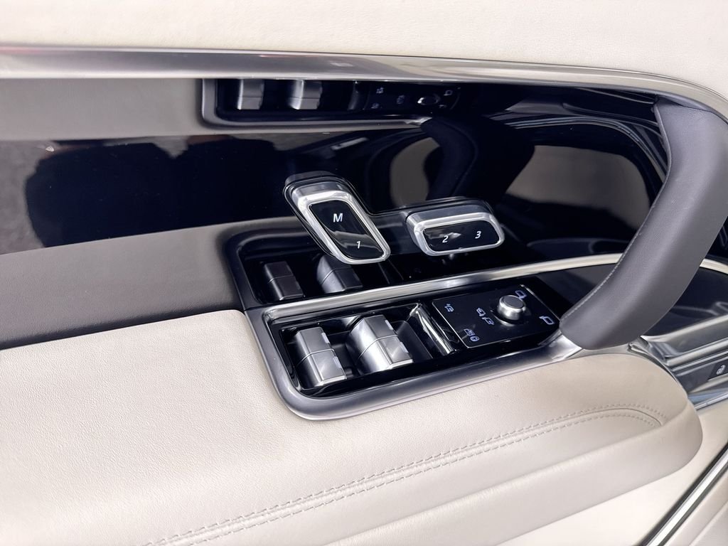 New 2026 CARP GRY PRM MT Land Rover SE image 12