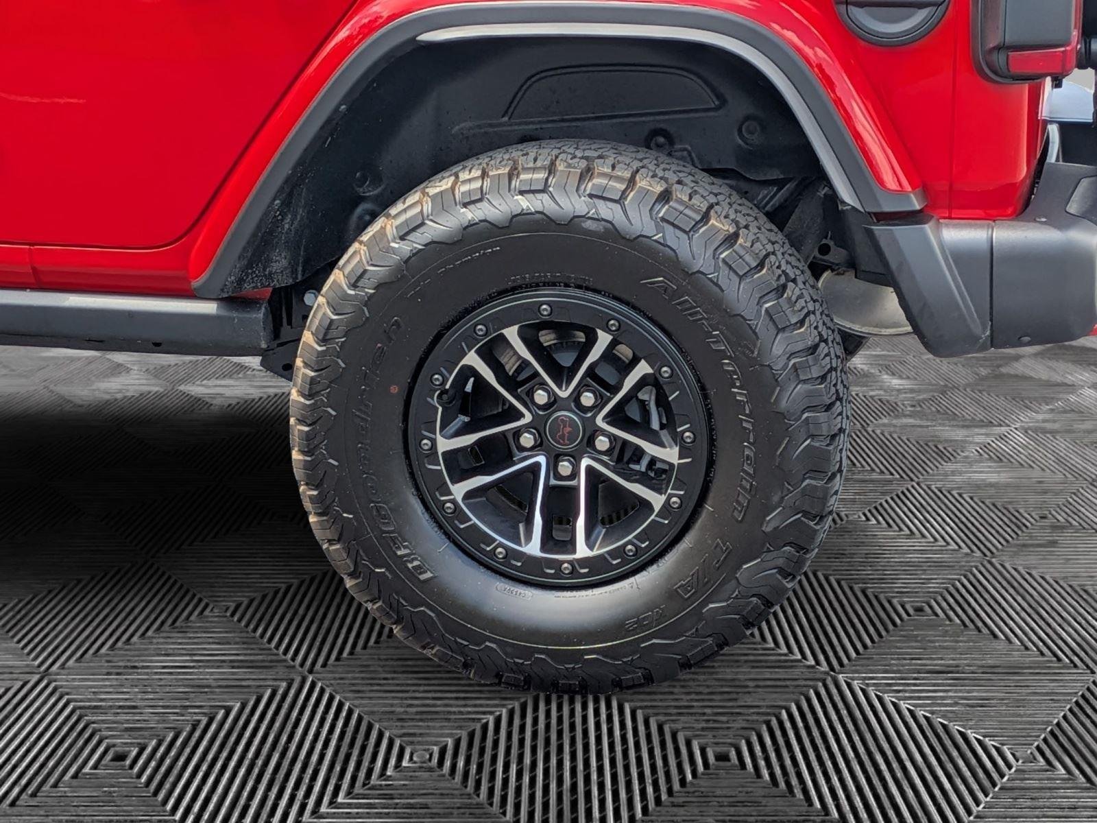 New 2026 Firecracker Red Clear-Coat Exterior Paint Jeep Rubicon X image 9
