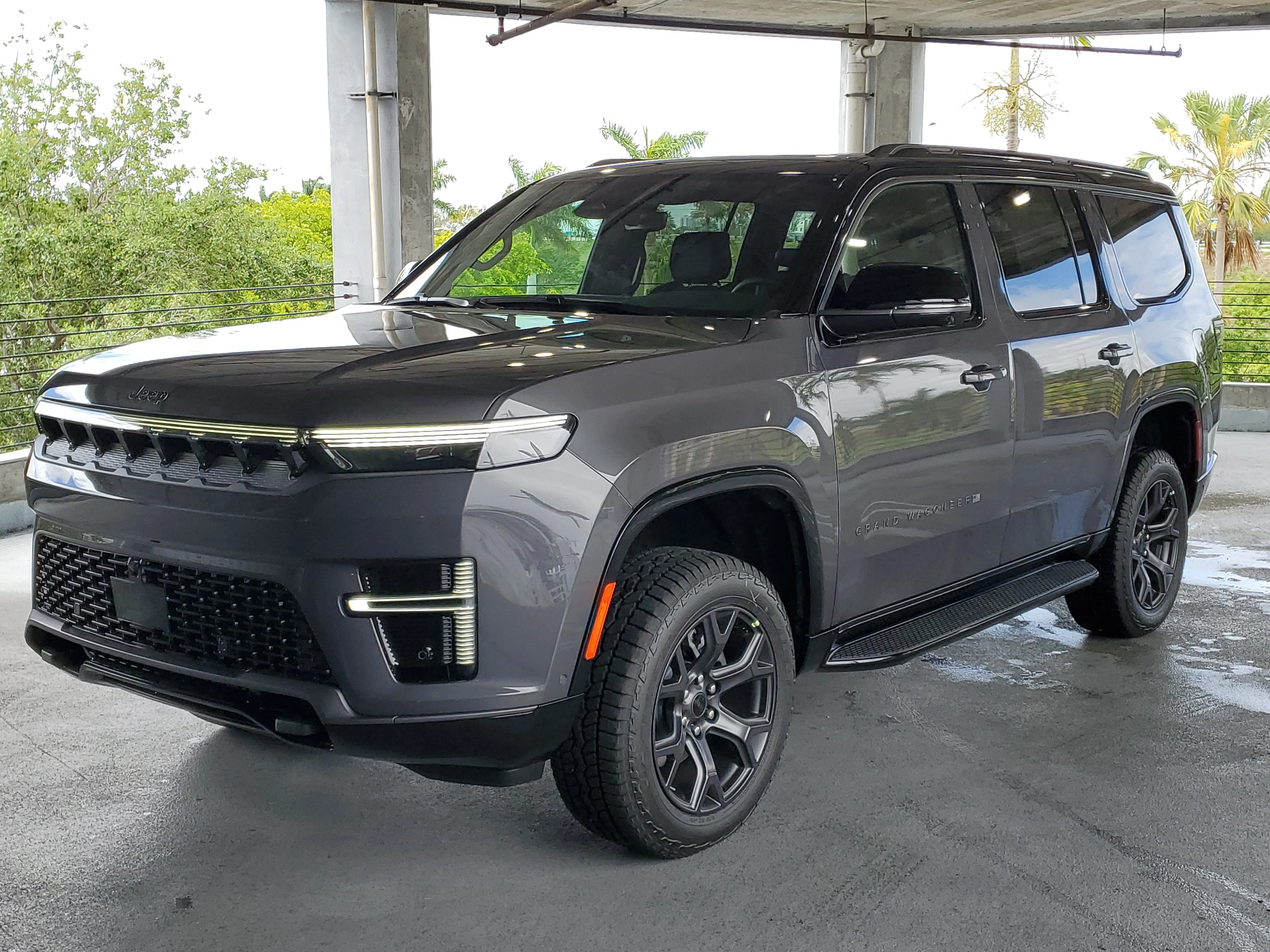New 2026 Baltic-Gray Metallic Clear-Coat Exterior Paint Jeep Upland image 4
