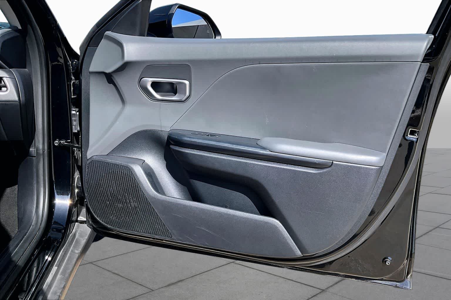 2025 Kia K4 LXS - Photo 24