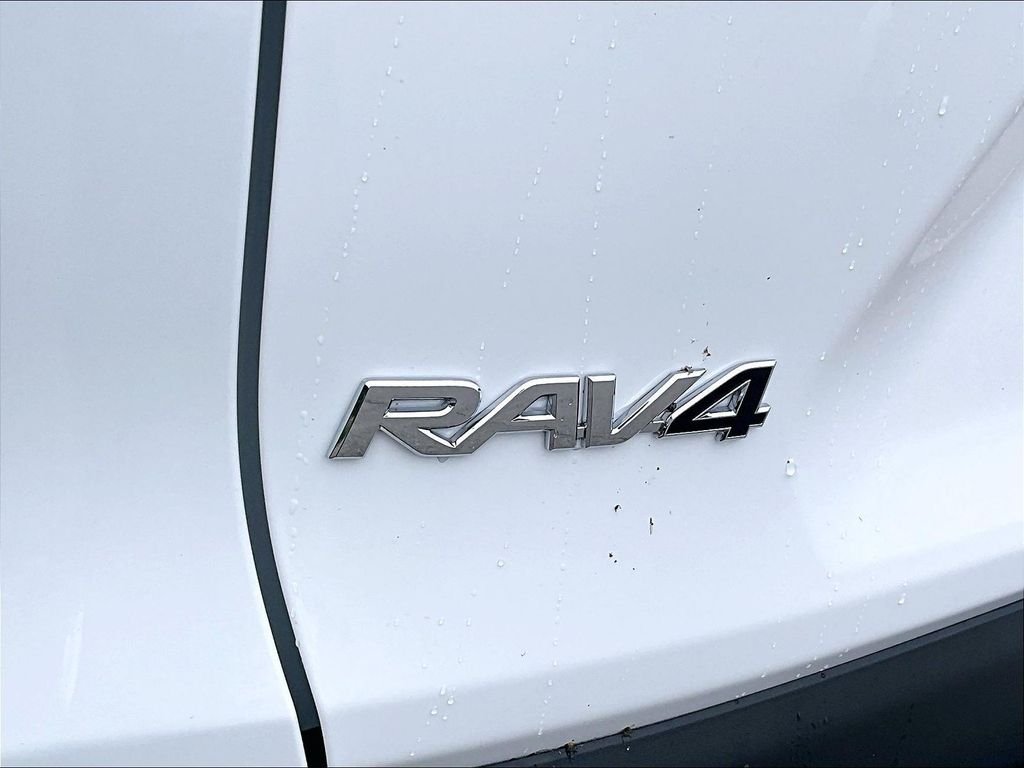Used 2024 White Toyota XLE image 27