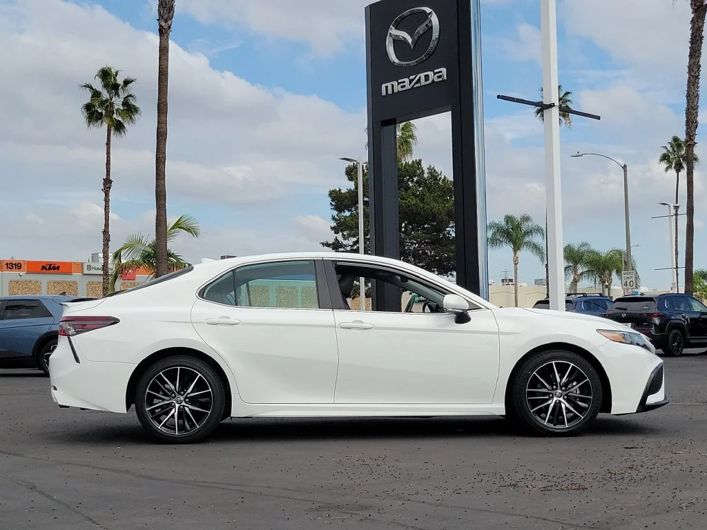 Used 2024 Ice Toyota SE image 33