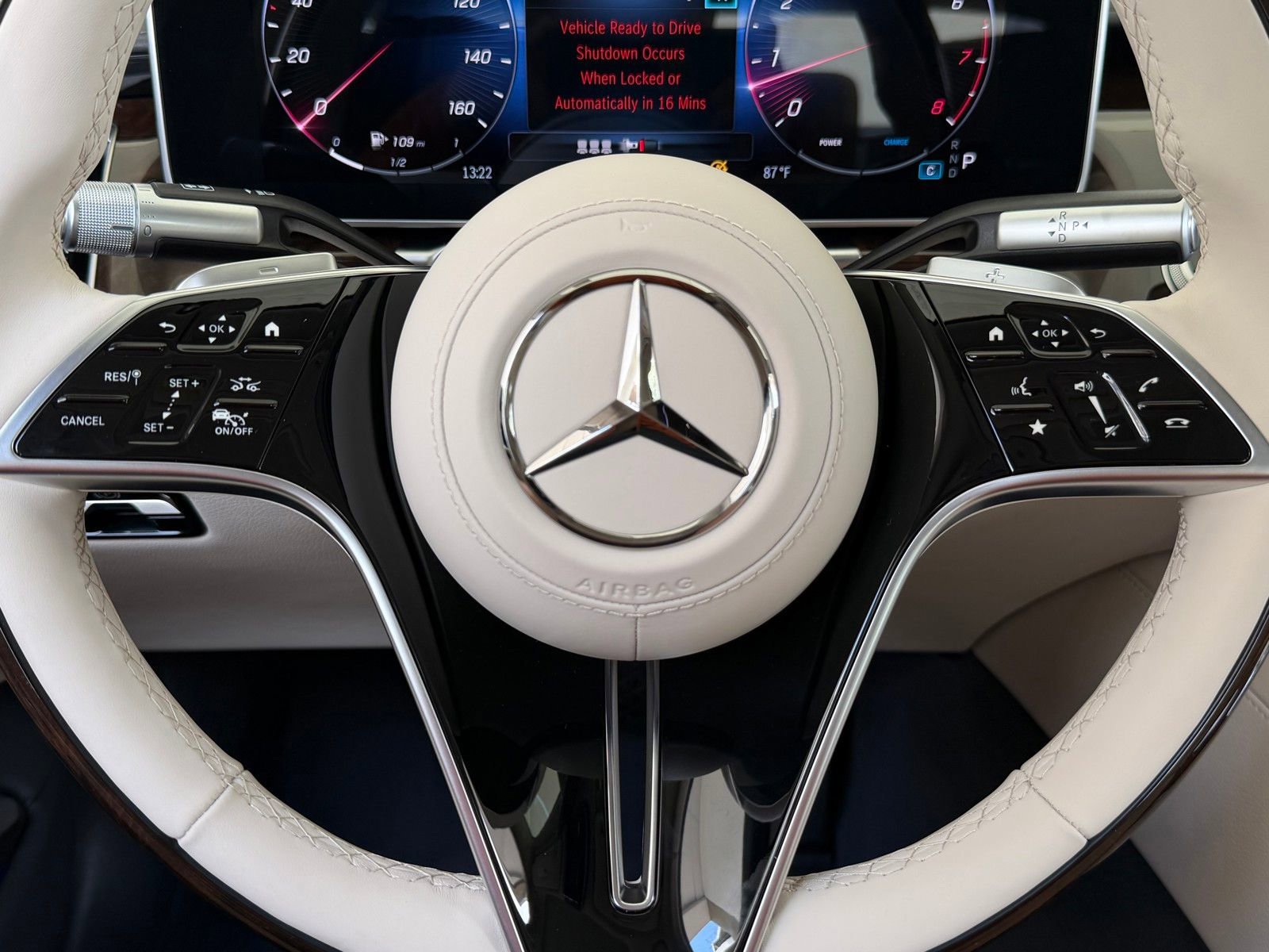 New 2026 MANUFAKTUR Moonlight White Metallic Mercedes-Benz S 500 image 33