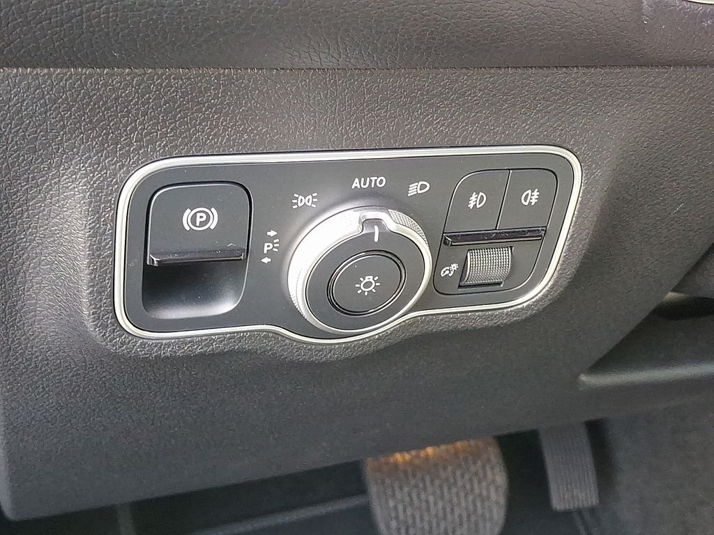 Certified Used 2025 Black Mercedes-Benz GLB 250 image 23