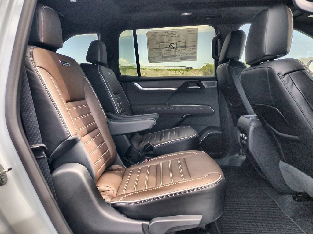 New 2026 Glacier White Tricoat GMC Denali Ultimate image 32