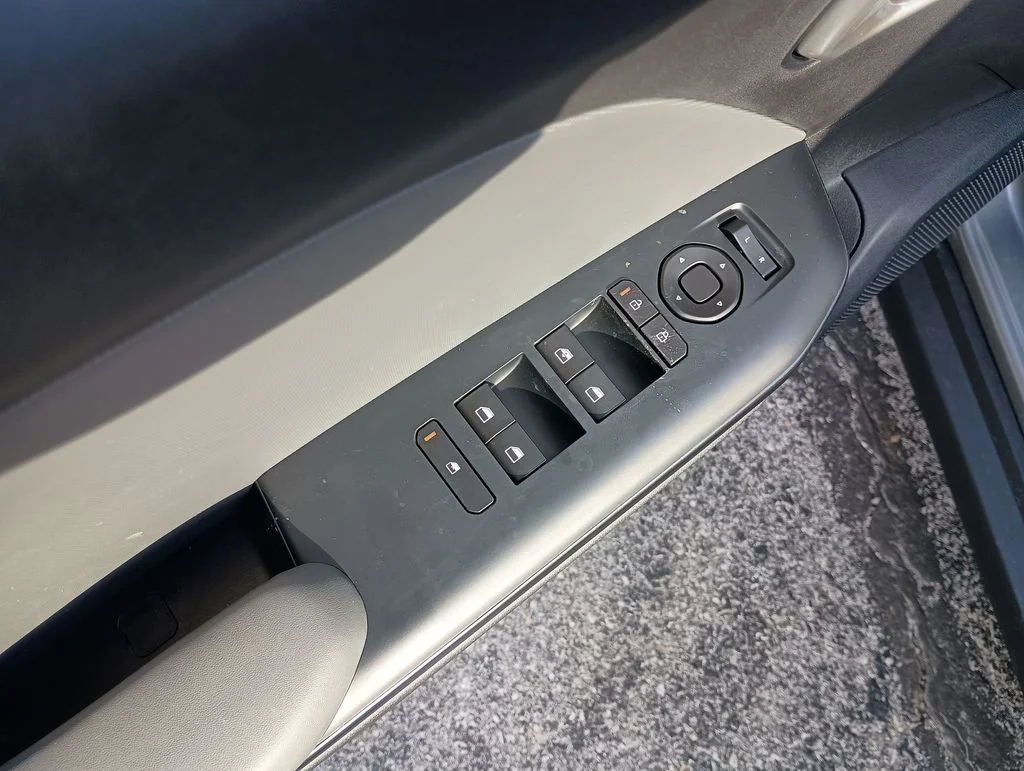 Used 2025 Gray Kia LXS image 19