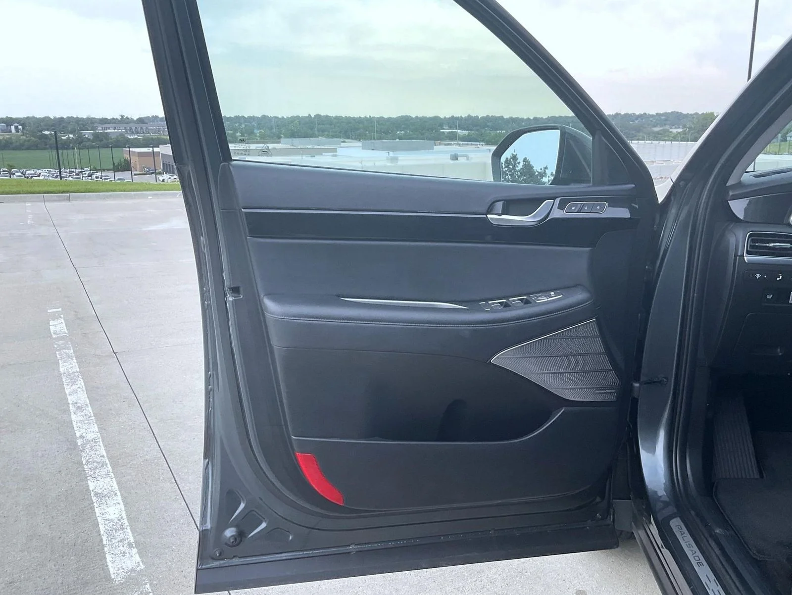 Used 2022 Green Hyundai Limited image 10