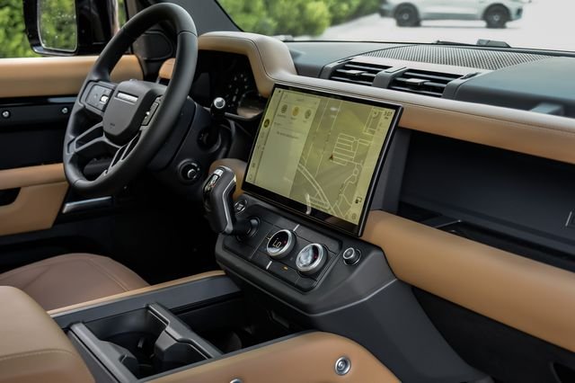 New 2026 Santorini Black Land Rover X-Dynamic SE image 32