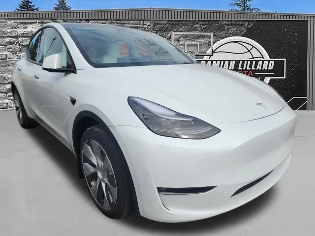 Used 2023  Tesla Long Range image 1