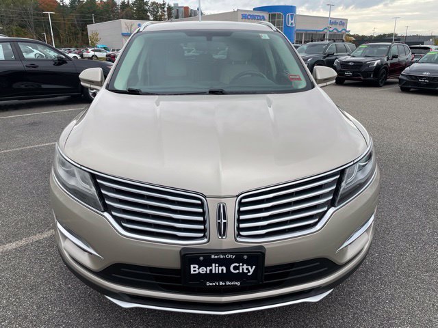 Used 2017 White Gold Metallic Lincoln Select image 2