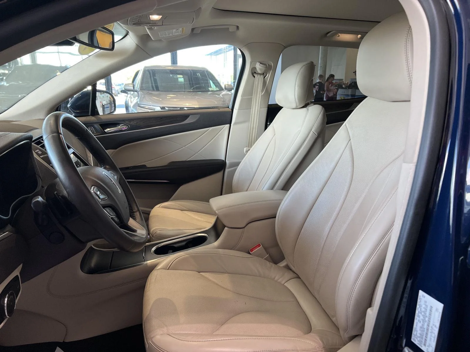 Used 2019 Rhapsody Blue Lincoln Reserve image 13