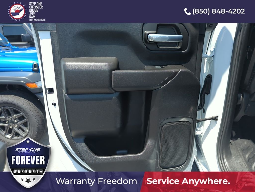 Used 2025 White GMC Pro image 25