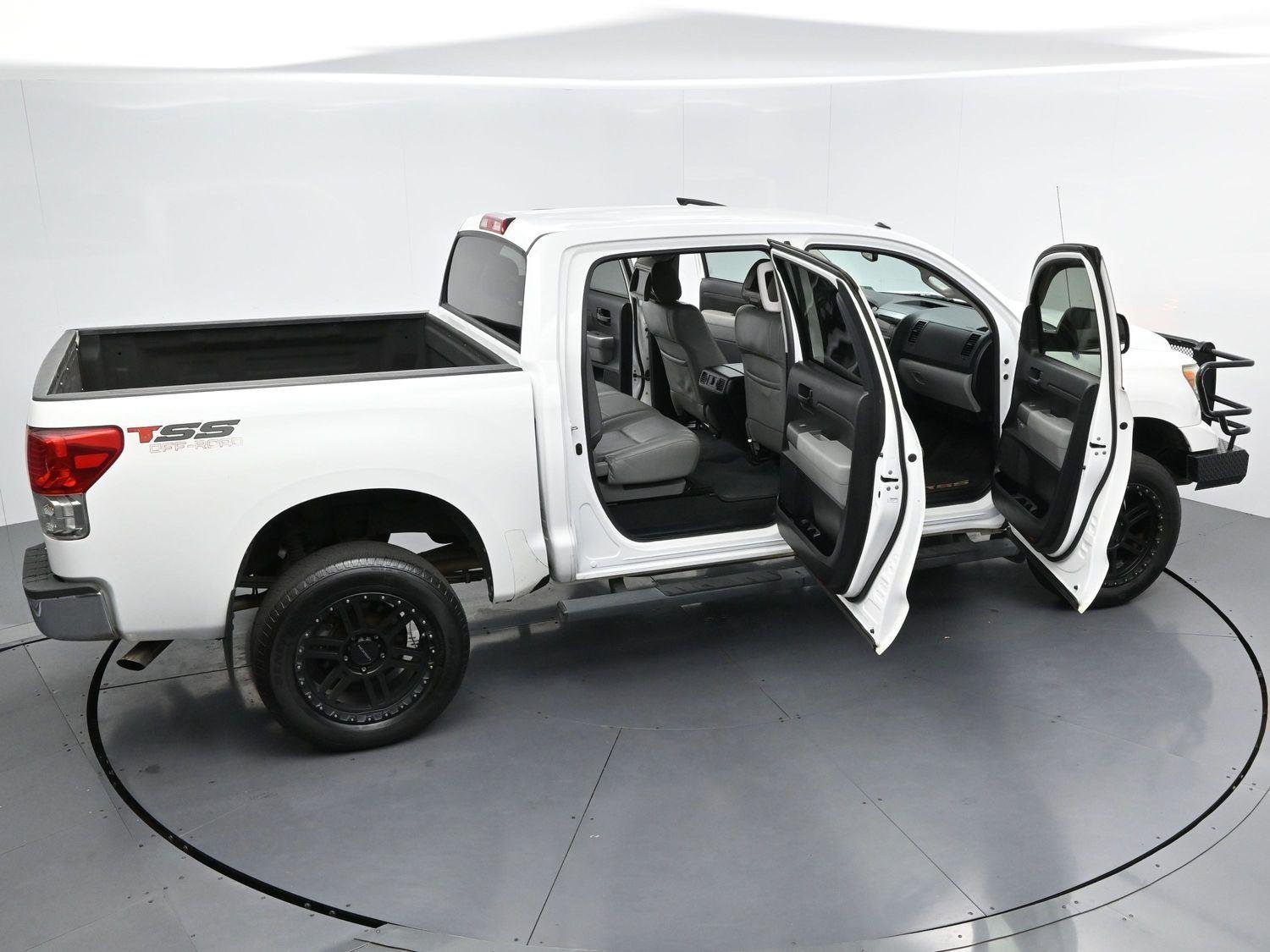 Used 2013 Super White Toyota Grade image 36