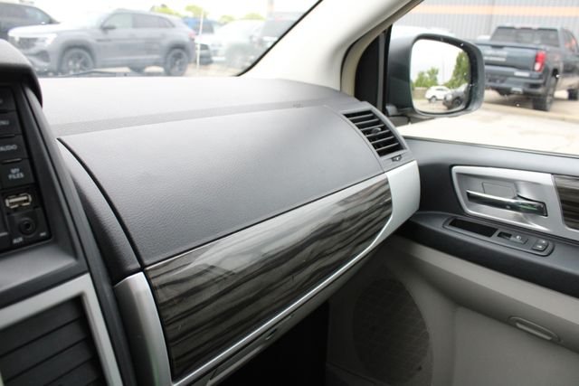 Used 2010 Gold Chrysler Touring image 16