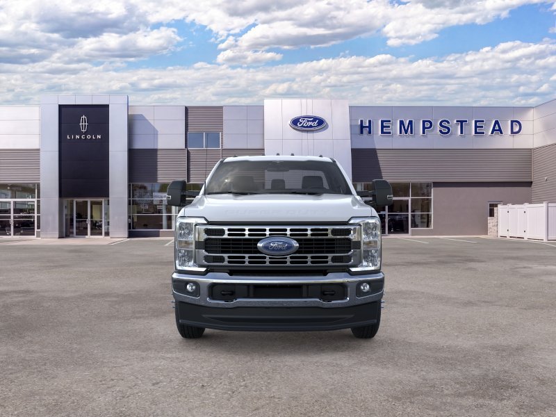 New 2025 Oxford White Ford F-350® XL image 6