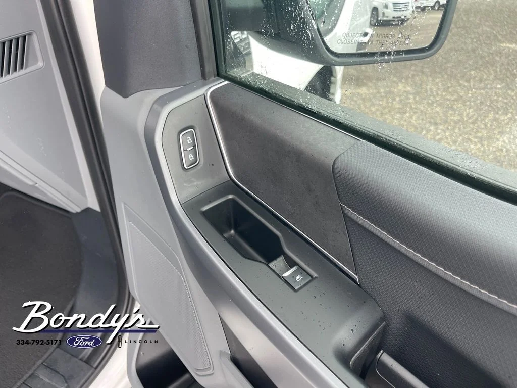 Used 2025 Oxford White Ford XLT image 19