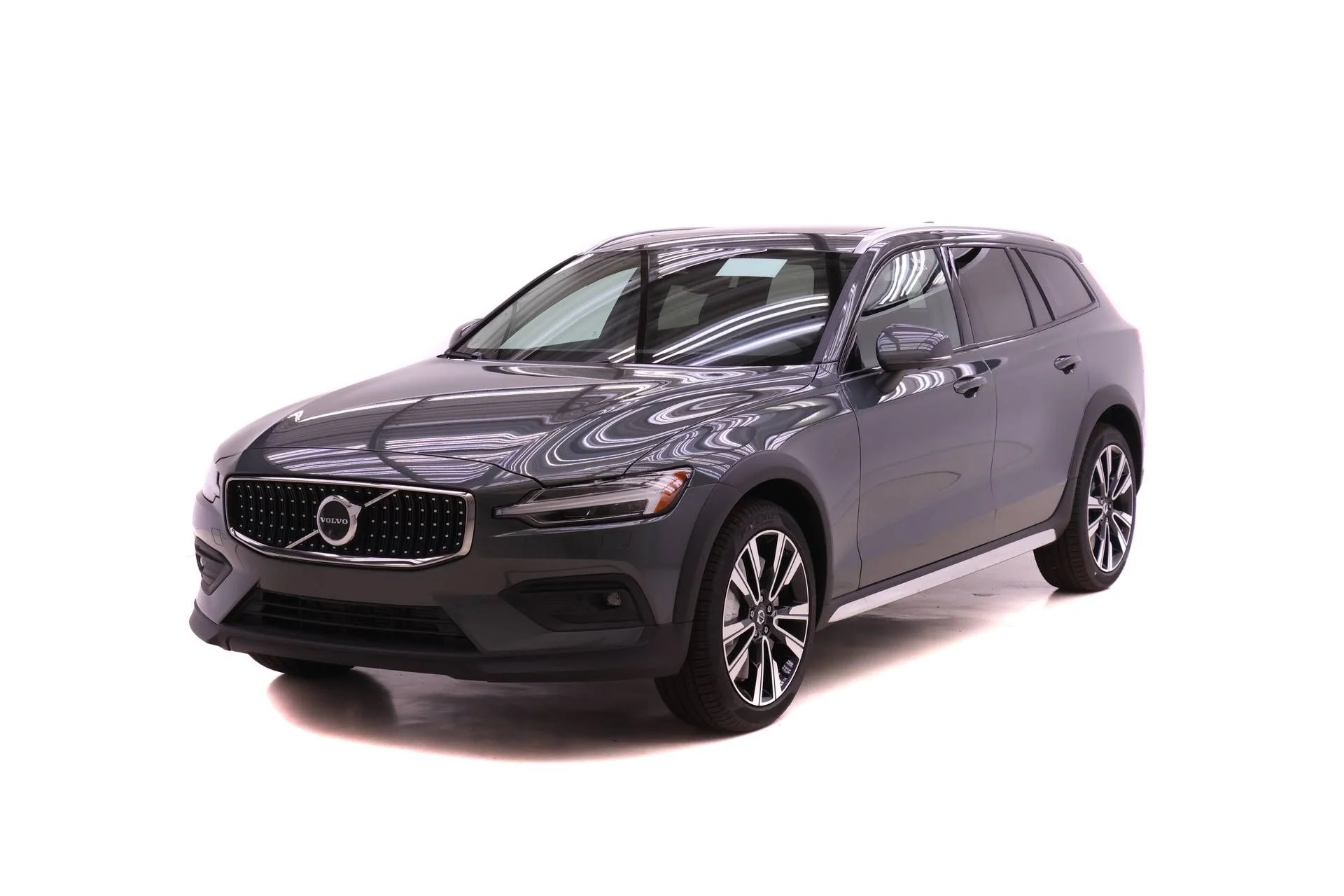 2026 Volvo V60 Cross Country B5 Ultra AWD's photo