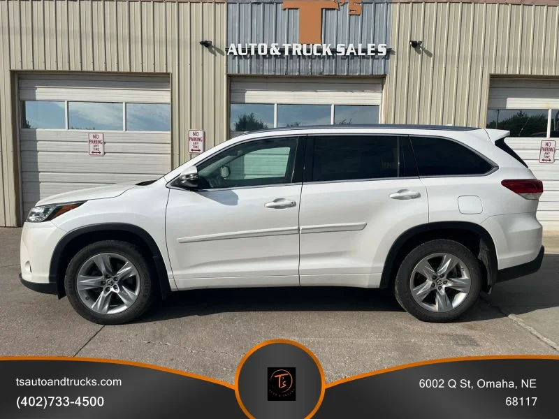 Used 2017 White Toyota Limited Sport Utility 4D image 1