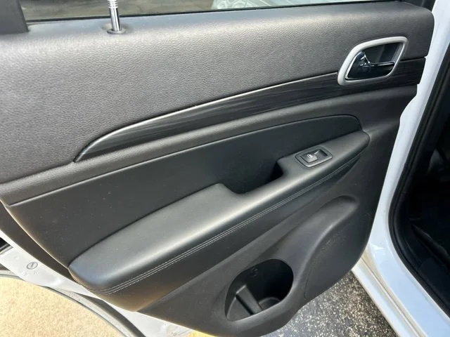 Used 2019 Bright White Clearcoat Jeep Altitude image 20