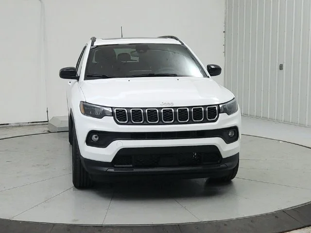 New 2026 Bright White Clear-Coat Exterior Paint Jeep Latitude image 3