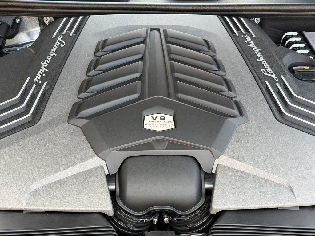 Used 2023 Blu Astraeus Metallic Lamborghini S image 11