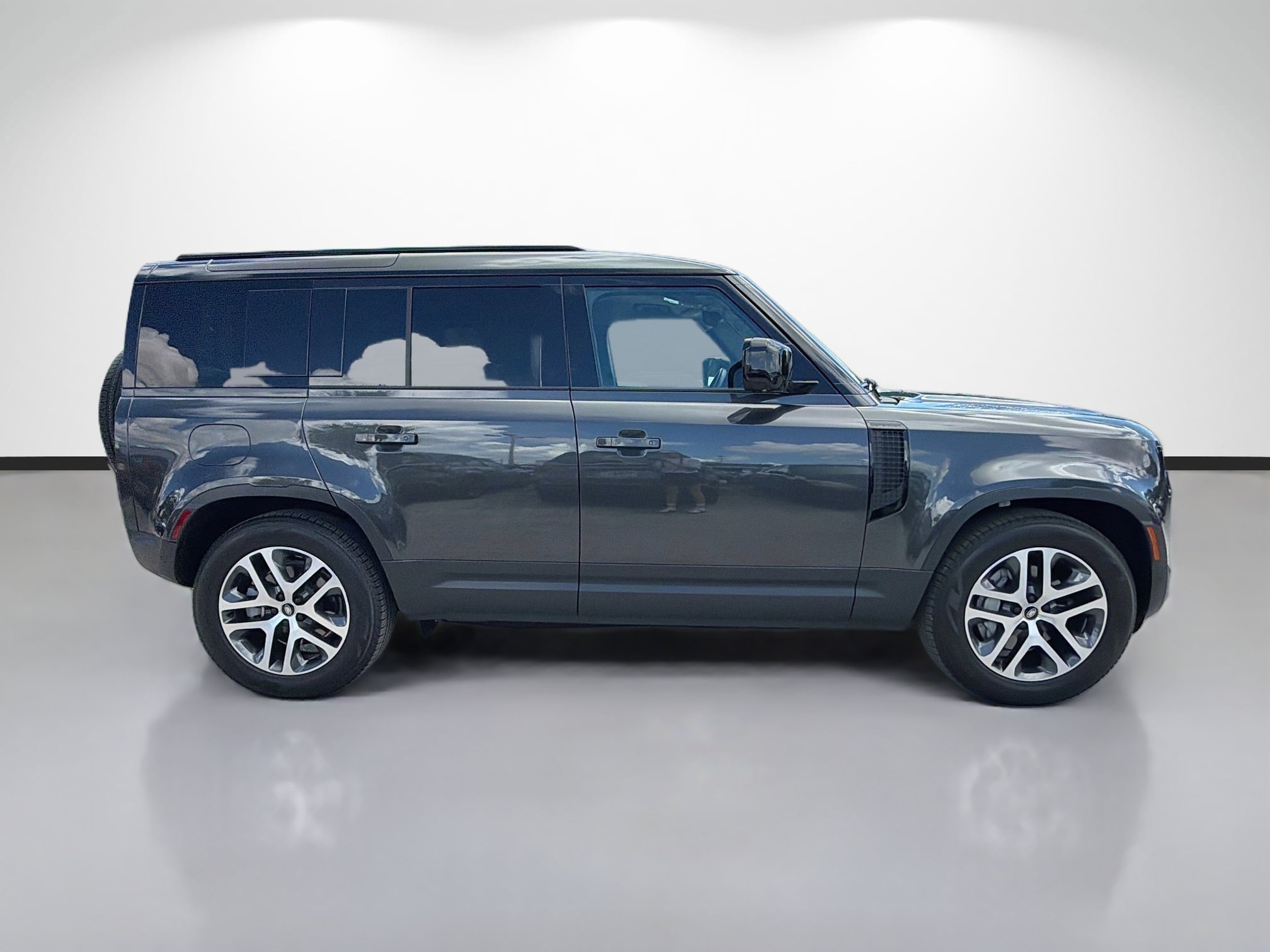 Used 2025 Carpathian Grey Premium Metallic Land Rover S image 6