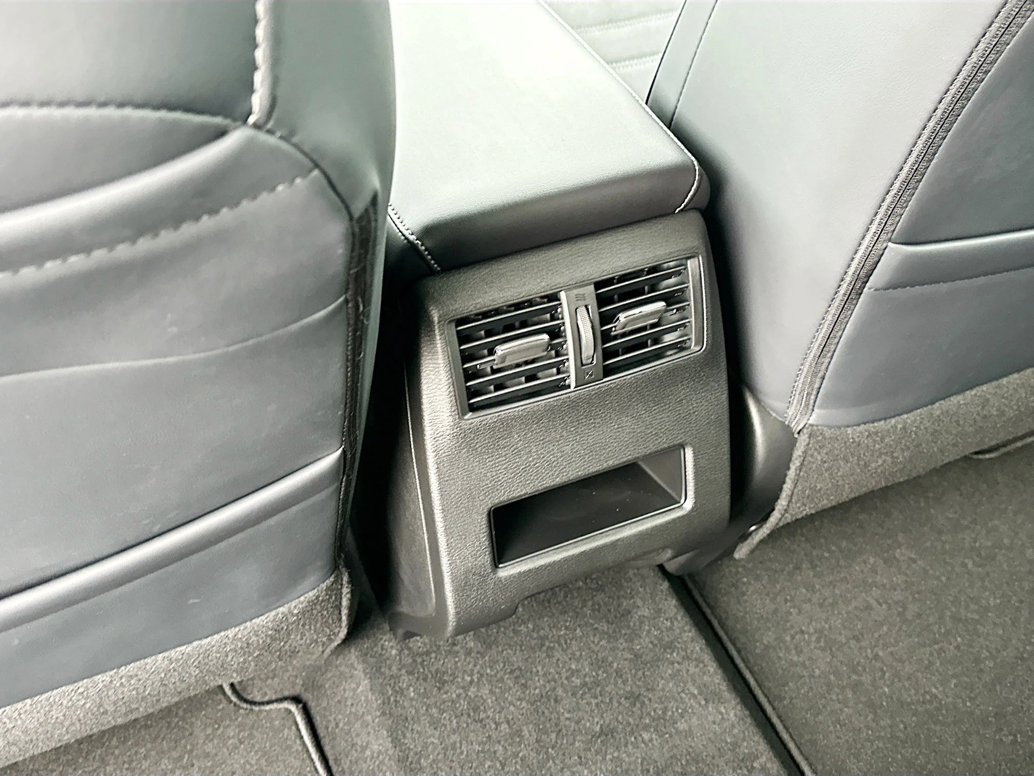 New 2026 Moonstone Gray Metallic Mitsubishi SE image 19