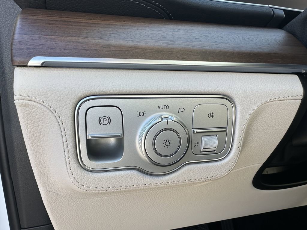New 2026 MANUFAKTUR Moonlight White Metallic Mercedes-Benz GLE 350 image 75