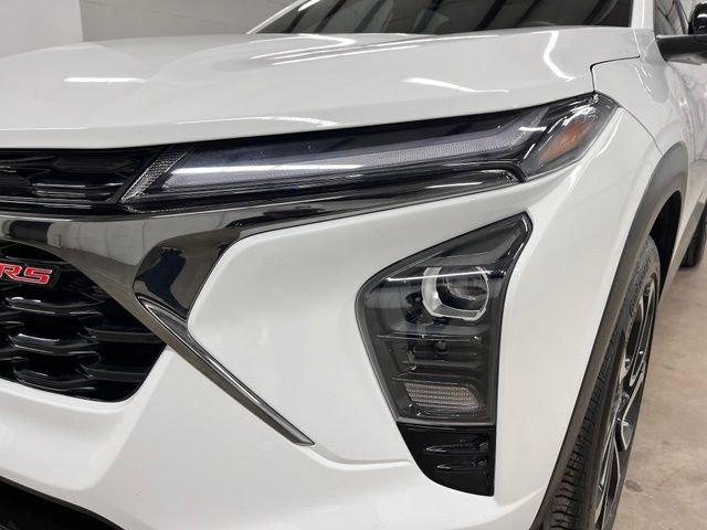 Used 2025 White Chevrolet 2RS image 9