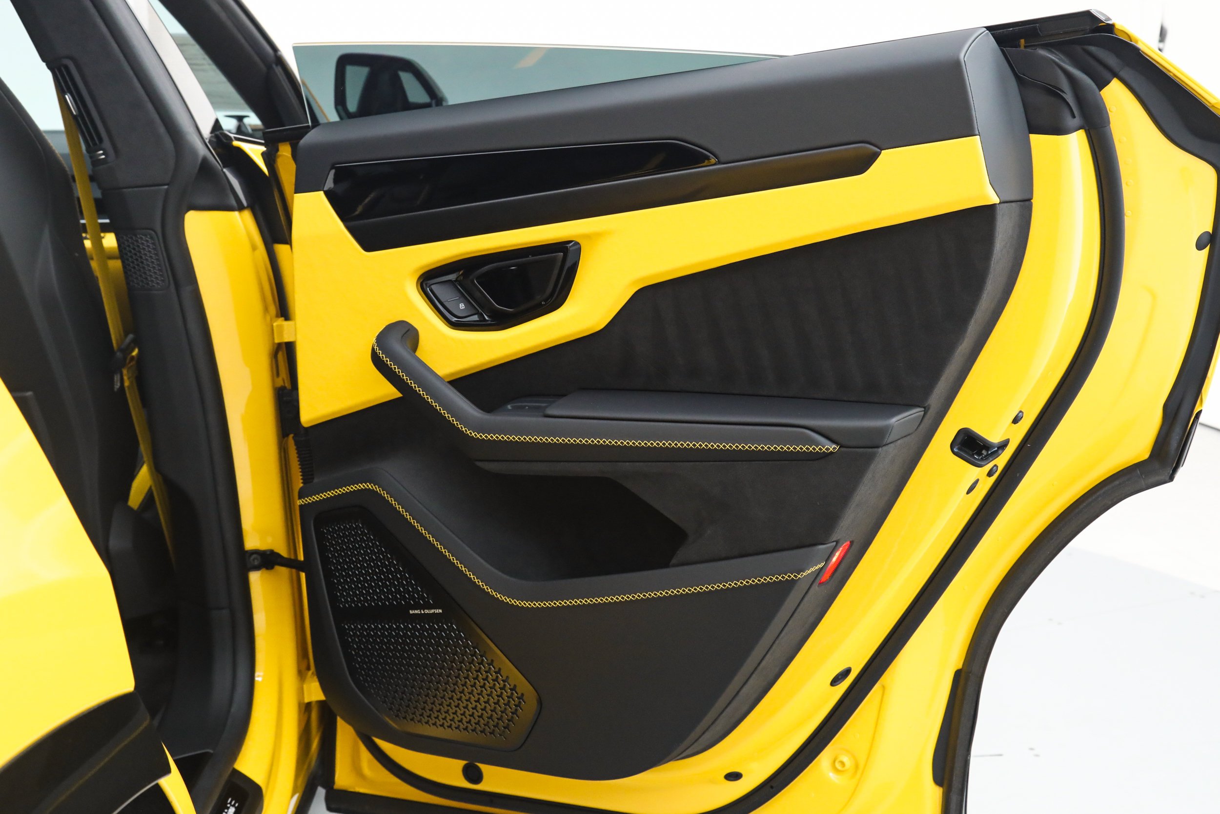 Used 2025 Yellow Lamborghini SE image 20
