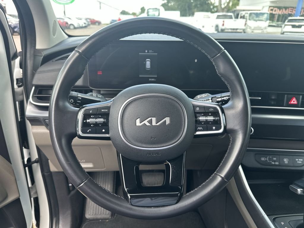 Used 2025 White Kia LXS image 21