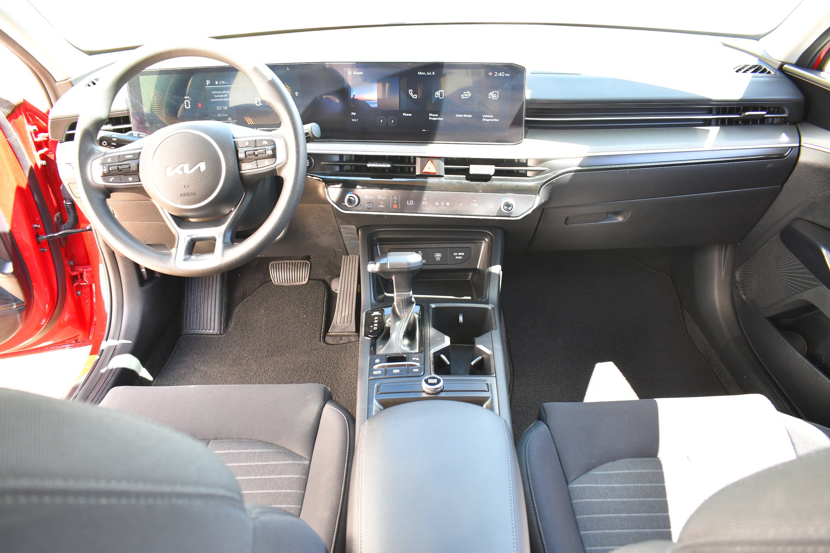 2025 Kia K5 LXS - Photo 13