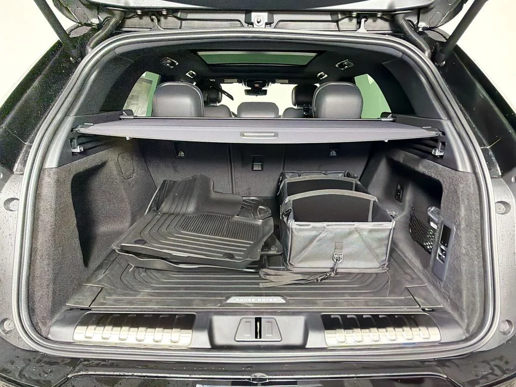 New 2026 Santorini Black Land Rover Dynamic SE image 28
