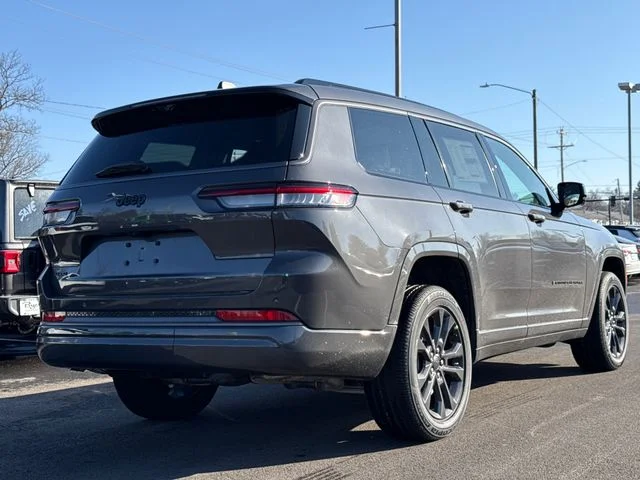 New 2026 Baltic Gray Metallic Clear-Coat Exterior Paint Jeep Limited Reserve image 3
