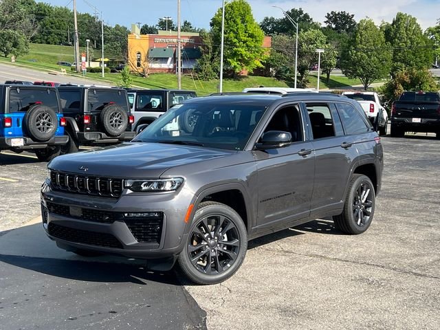 New 2026 Baltic Gray Metallic Clear-Coat Exterior Paint Jeep Limited Reserve image 2