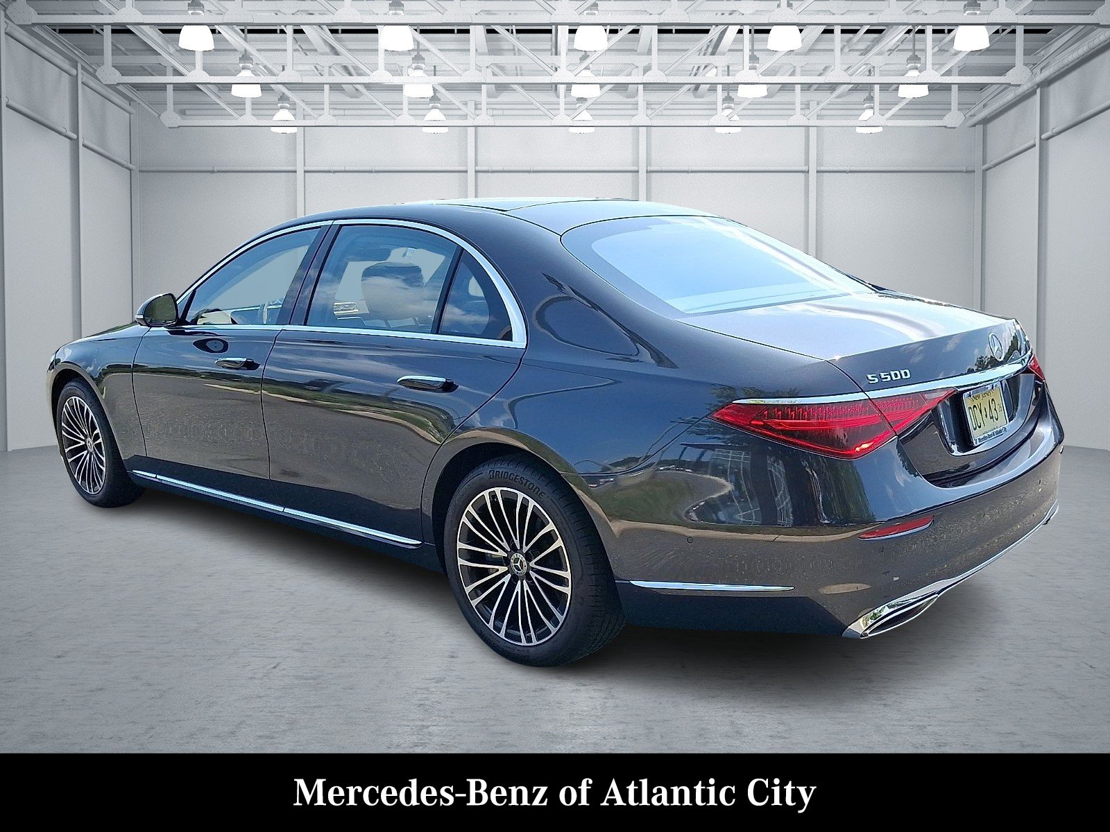 Certified Used 2023 Graphite Gray Metallic Mercedes-Benz 4MATIC® image 4