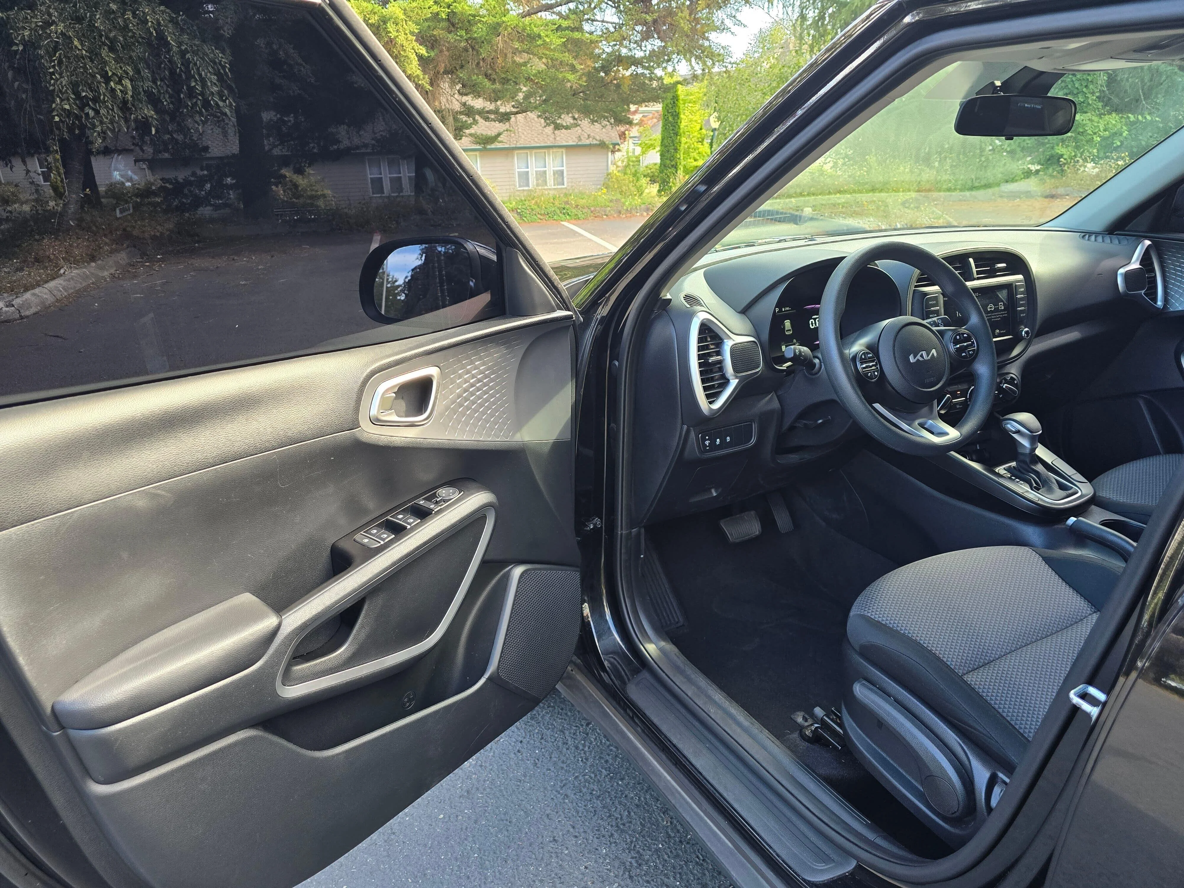 Certified Used 2025 Black Kia LX image 7