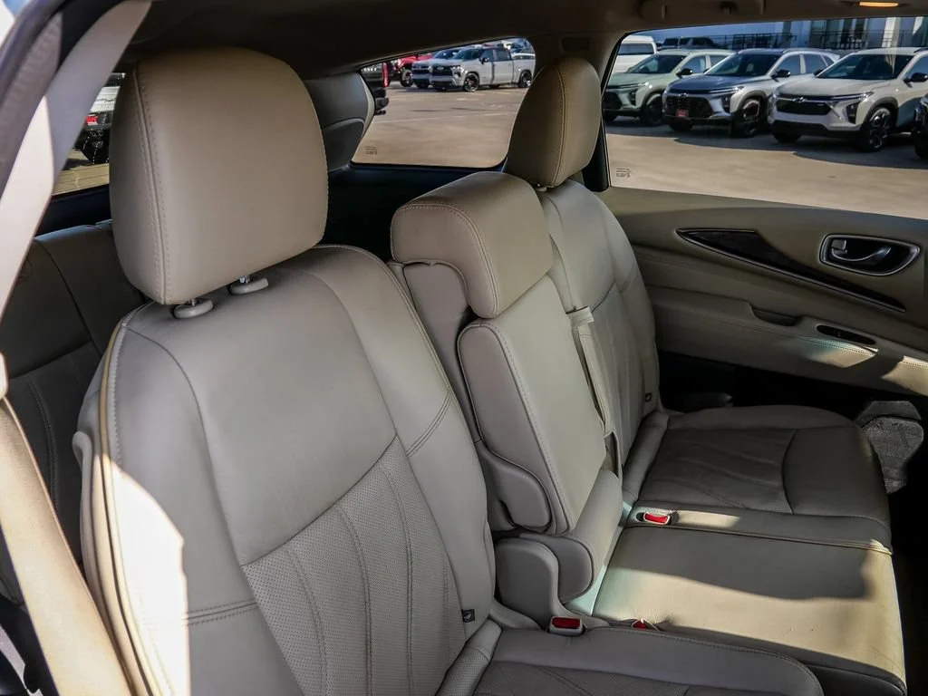 Used 2015 White INFINITI NA image 24