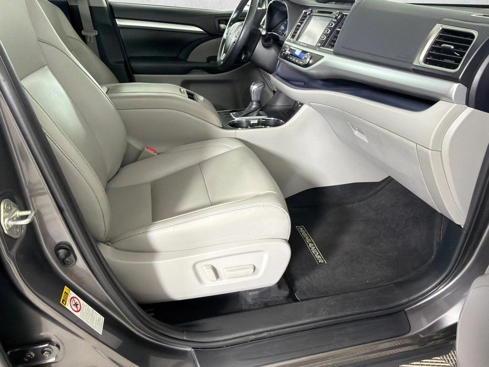 Used 2019 Predawn Gray Mica Toyota XLE image 15