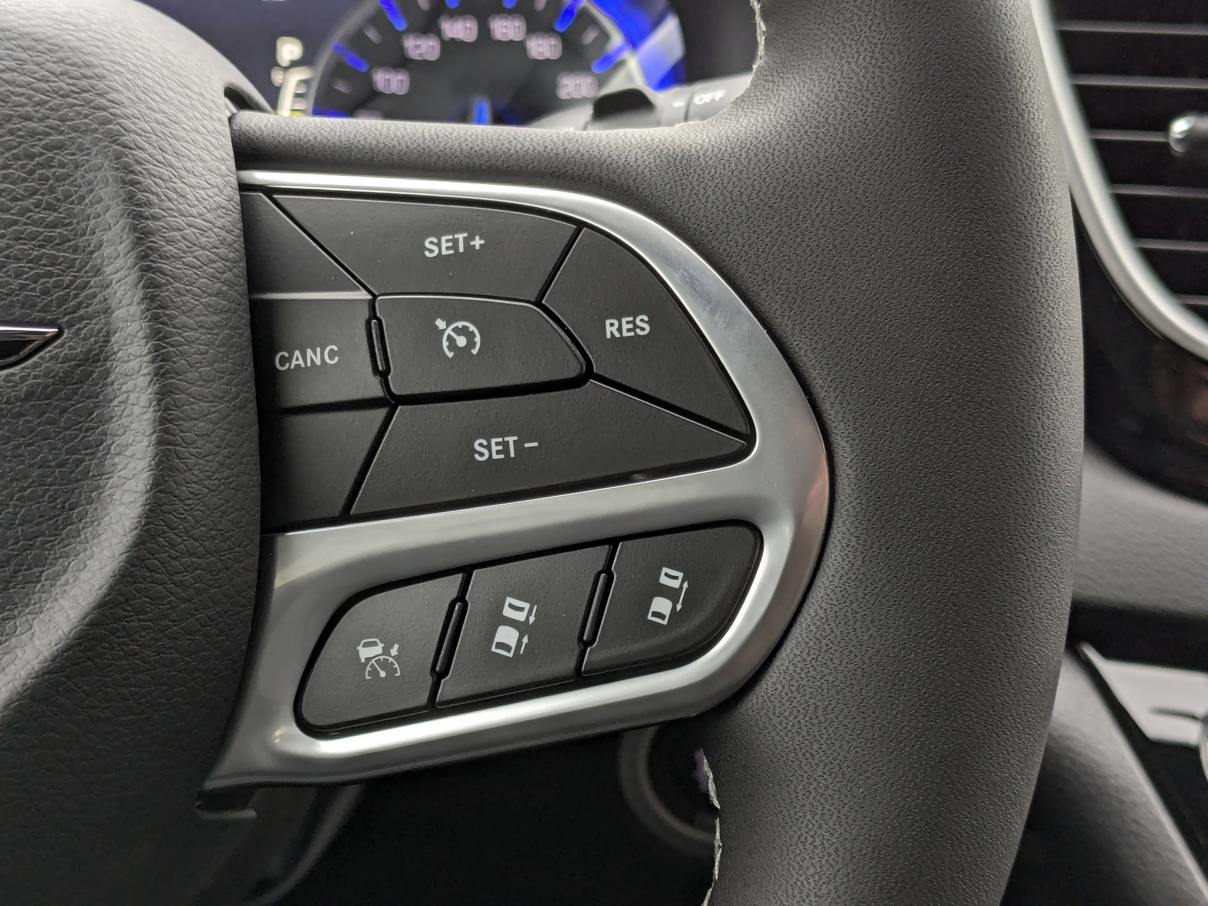 New 2026 Black Chrysler SXT - Power Liftgate - Power Sliding Doors - Leather - Remote Start image 18