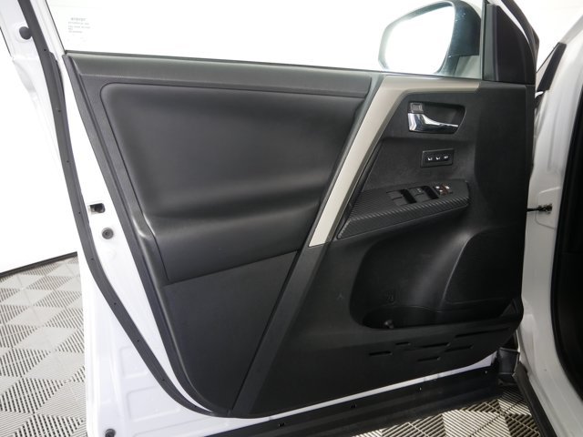 Used 2014 Blizzard Pearl Toyota Limited image 8