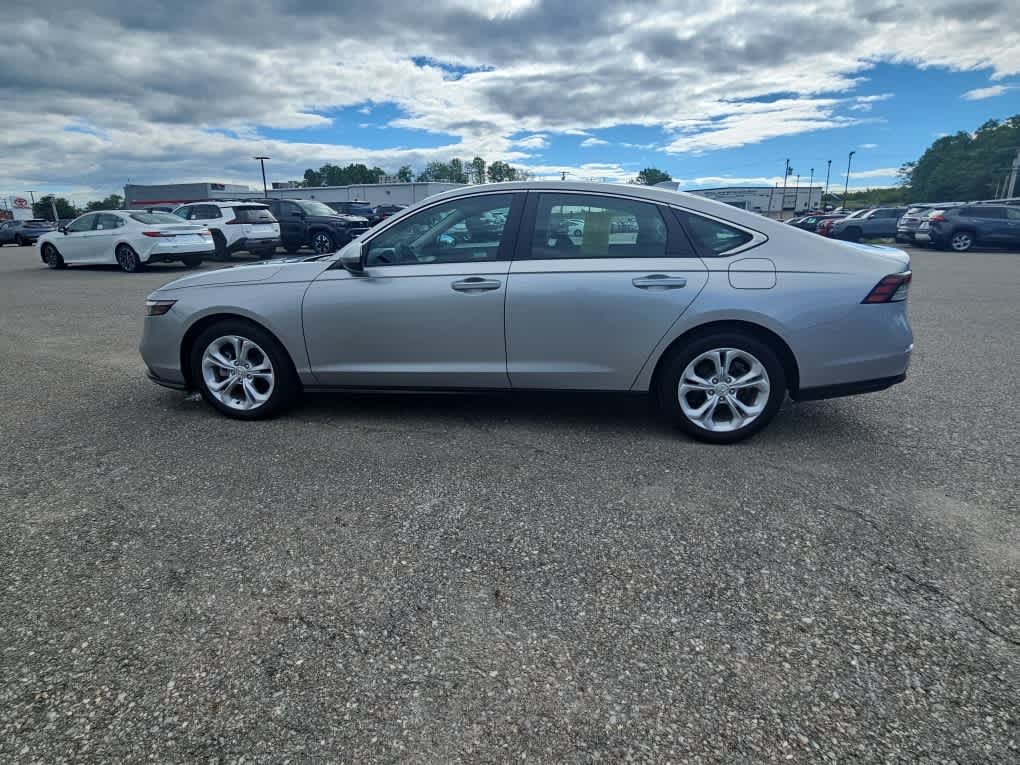 Used 2024 Solar Silver Metallic Honda LX image 3