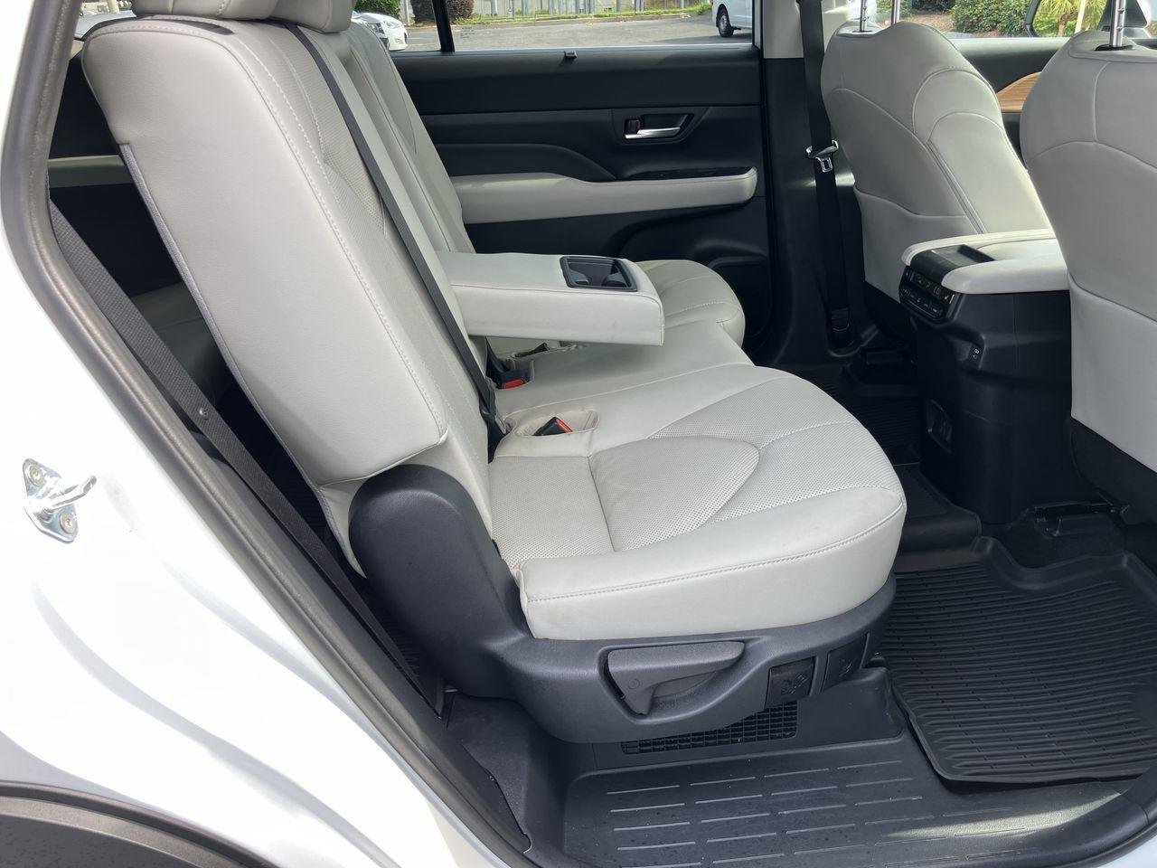 Used 2025 White (Wind Chill Pearl) Toyota Limited image 35