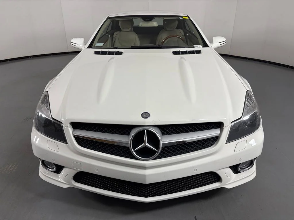 Used 2009 Diamond White Metallic Mercedes-Benz SL 550 image 3