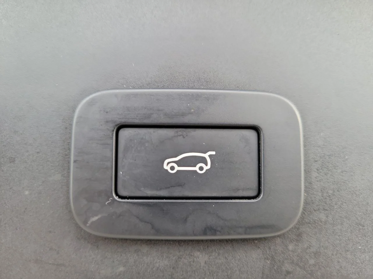 Used 2023 White Land Rover S image 10
