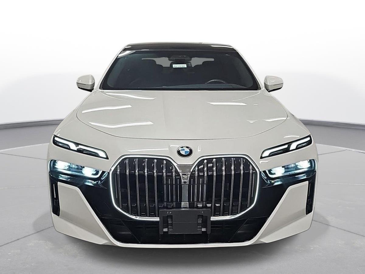 Used 2024 Mineral White BMW 760i xDrive image 2
