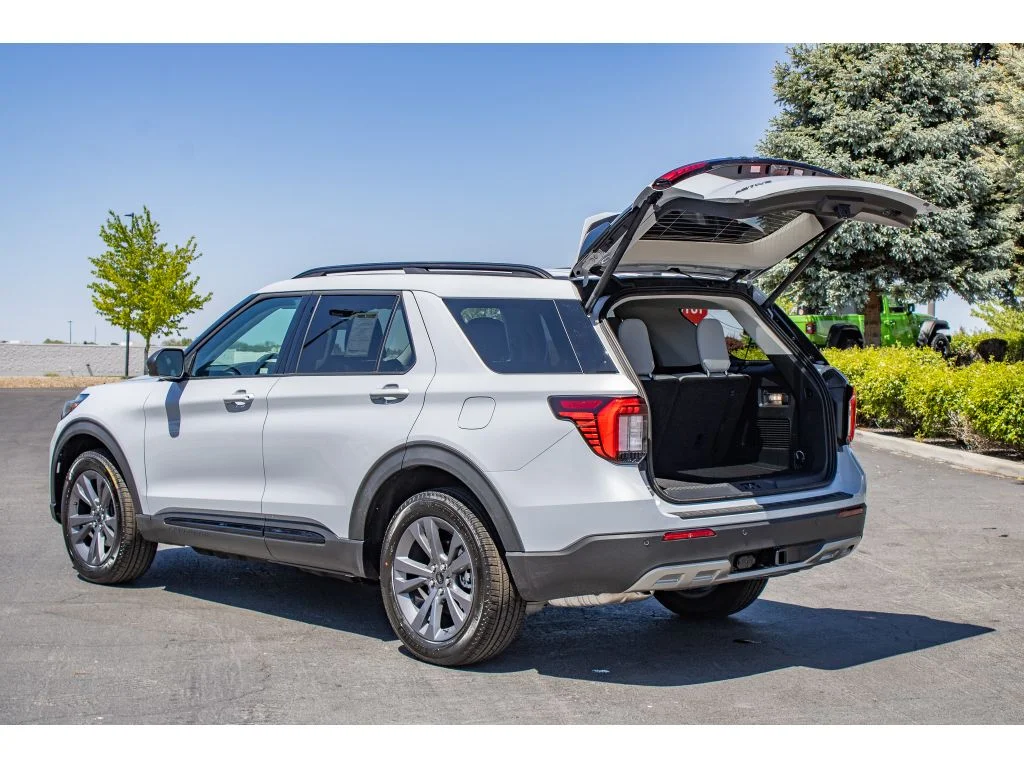 New 2026 SPACE WHITE METALLIC Ford Active w/200A Pkg image 9