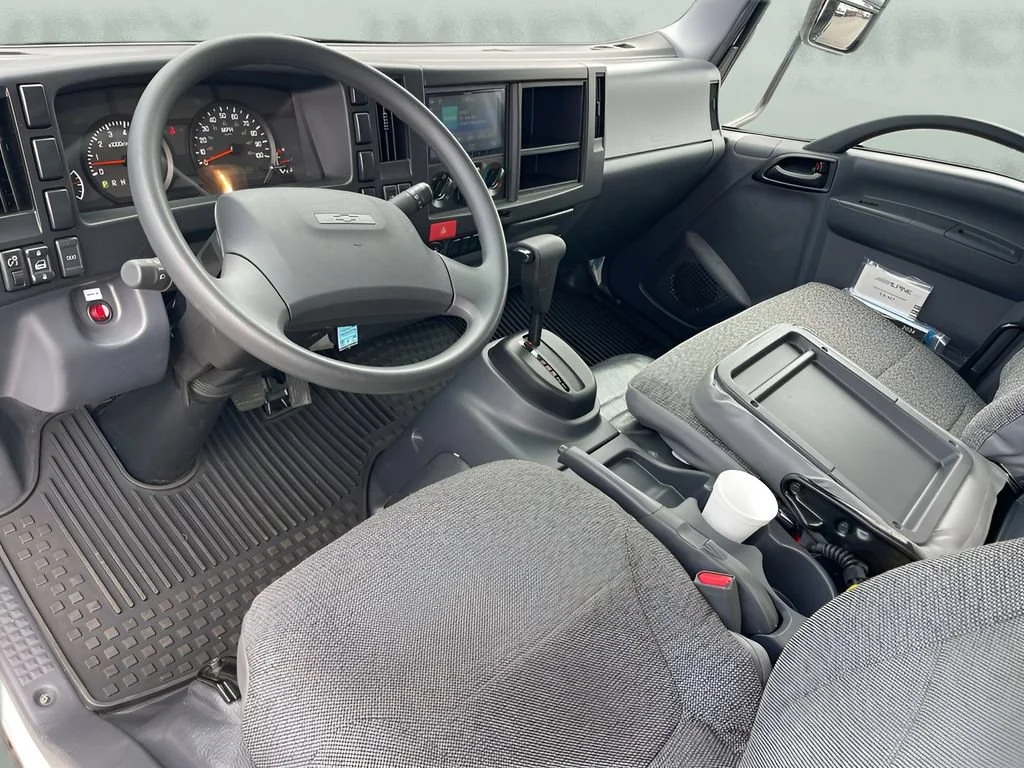 Used 2024 Arc White Chevrolet 1WT image 10