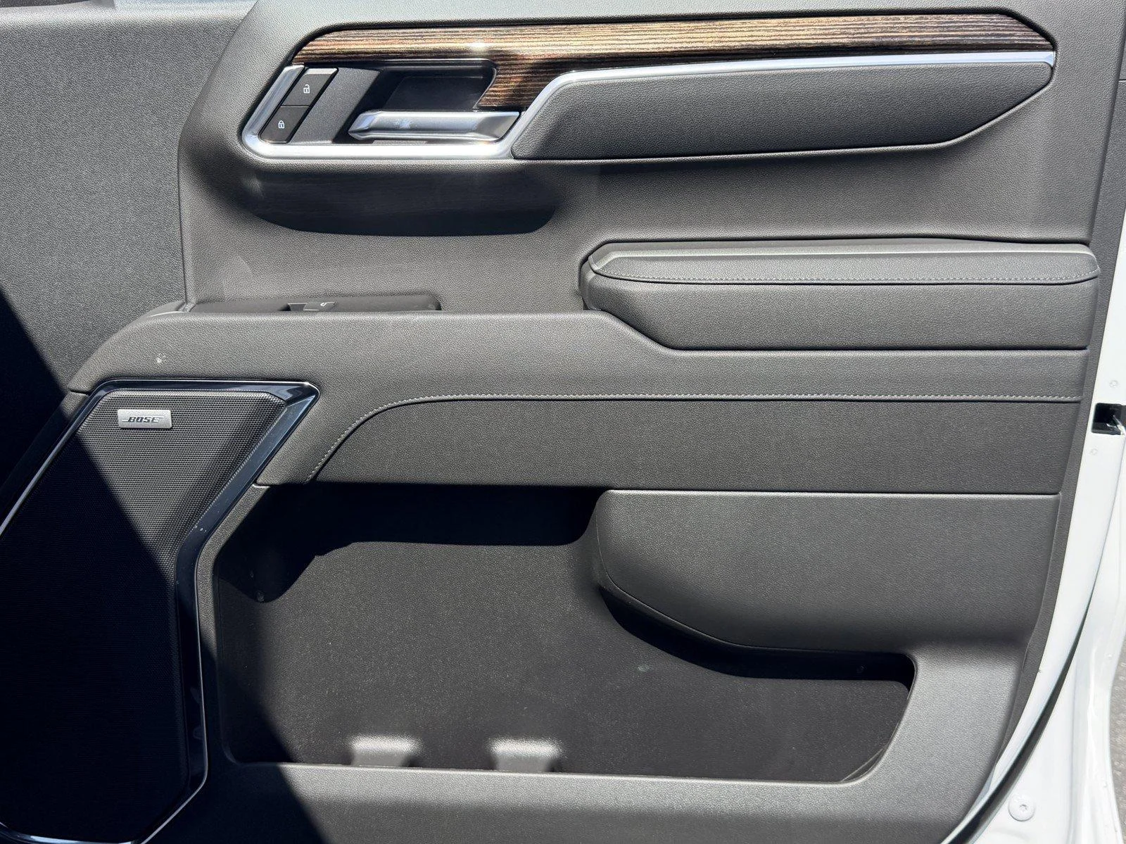 New 2026 Summit White GMC Elevation image 9